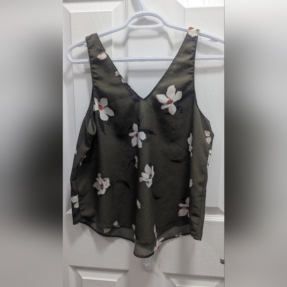 Dynamite Floral Sleeveless Cami Blouse - Picture 2 of 3